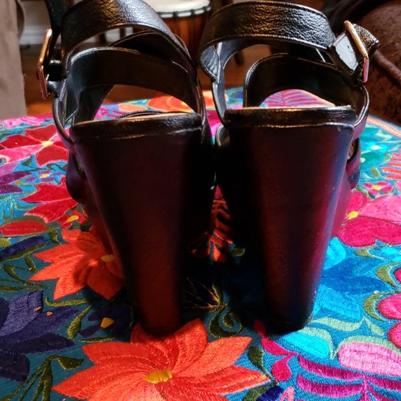 Shoes - Picture 2 of 4